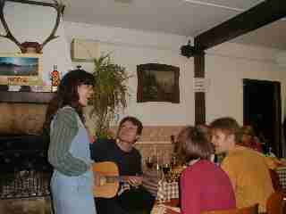 P�vo, �eny, zp�v.